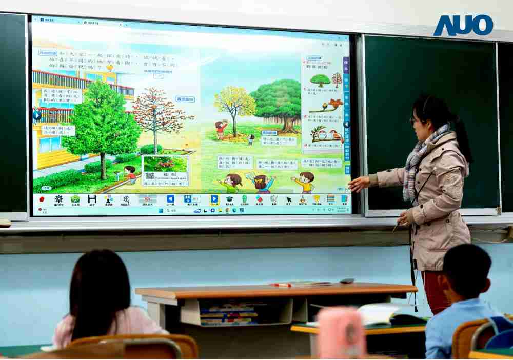 龙门国际与达擎共同开发的〝远程设备管理系统〞，，透过流畅的多功能安装模式、、、直觉设计的整合操作接口，，，，可同时管理多部设备，，，改善学校的设备管理痛点