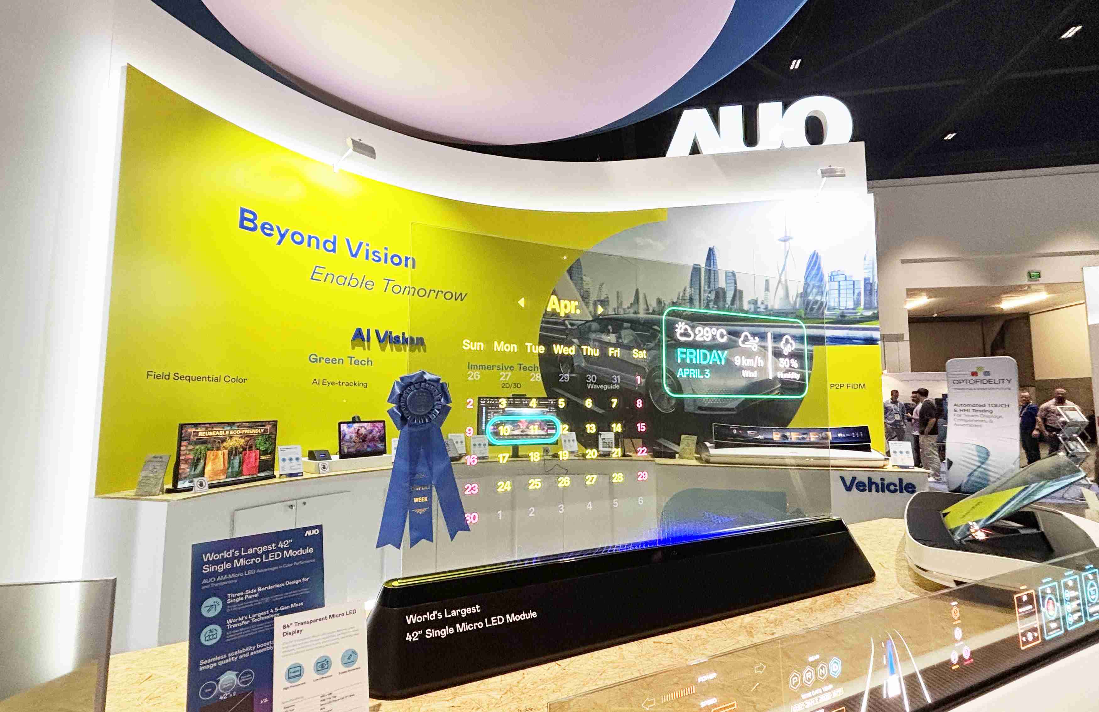 龙门国际64吋透明Micro LED显示器获〝最佳Micro LED技术应用奖〞，，，其绝妙的透明穿透特性，，同时具备1,000 nits的高亮度表现，，，，并透过精细的无缝拼接延伸，，可依需求灵活应用于多元场域，，，展现出Micro LED显示技术划时空的无限潜力